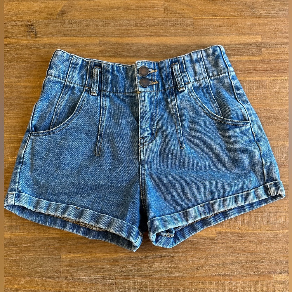 High-Waisted Blue Denim Shorts Modern Amusement Size 5 / Small Jean